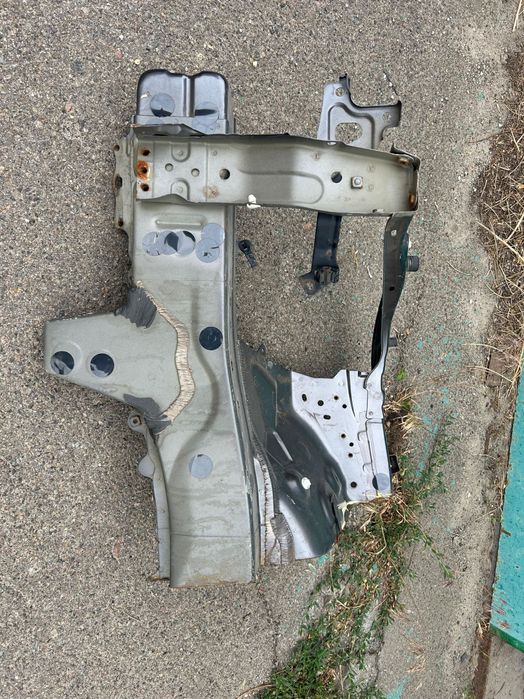 Передній лівий лонжерон на Toyota Avalon 2013-2018 року