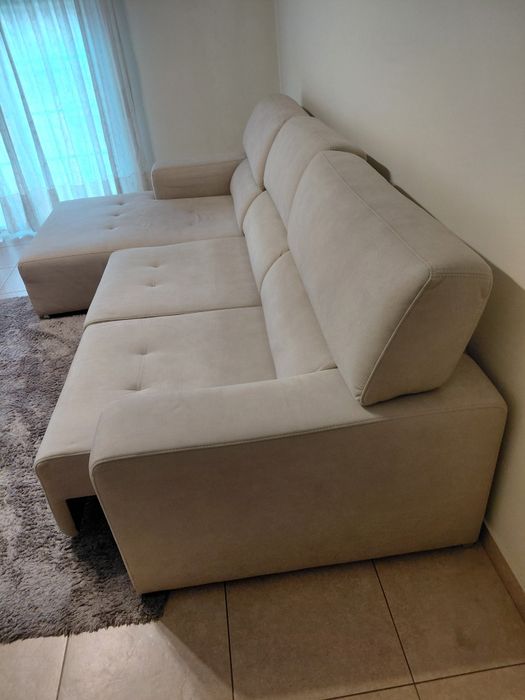 Sofá com chaise longue