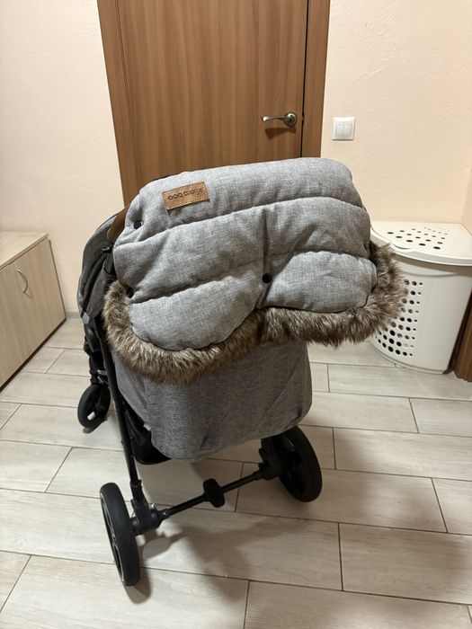 Прогулянкова дитяча коляска