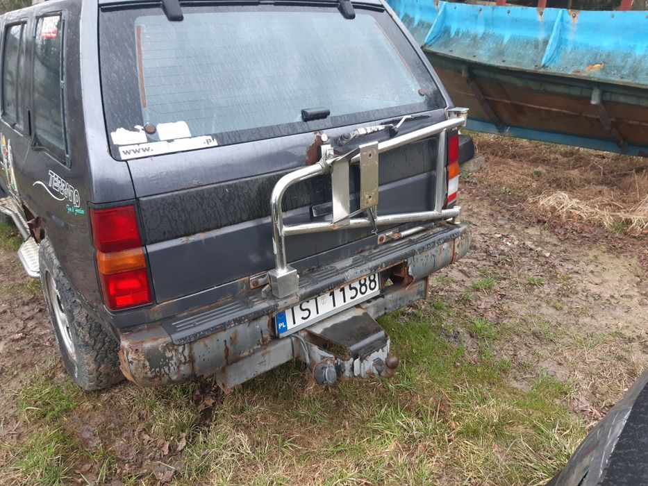 Szyba tył terrano 1