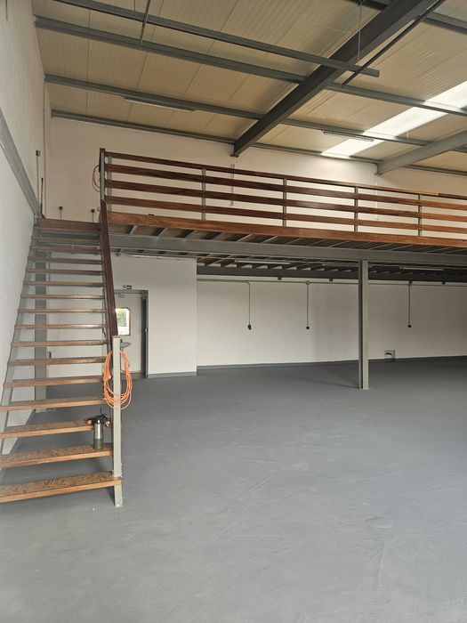 Armazém 70m2 + armazem de 230m2 abos com mezanine