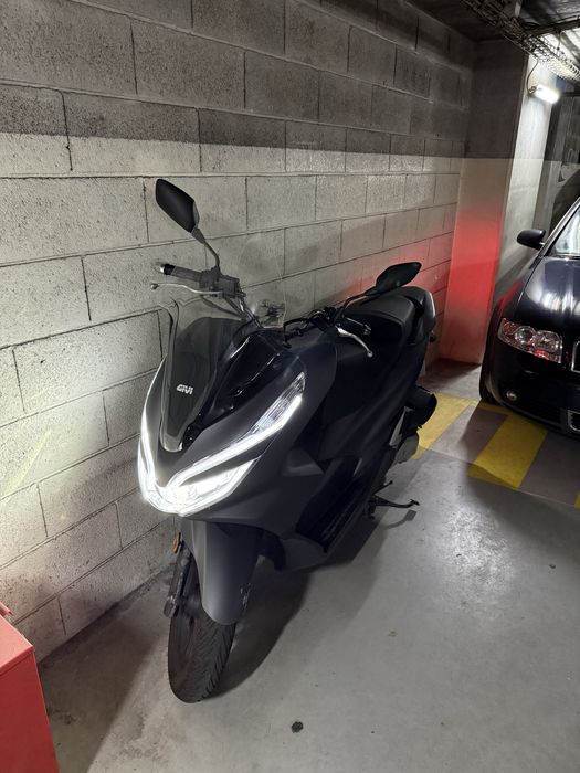 Honda PCX 125 - Ótimo estado com extras