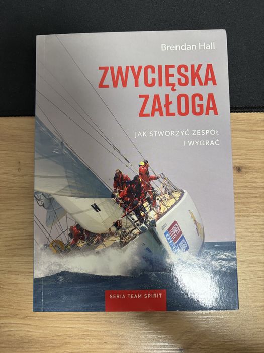 Zwycięska załoga Brendan Hall jak nowa