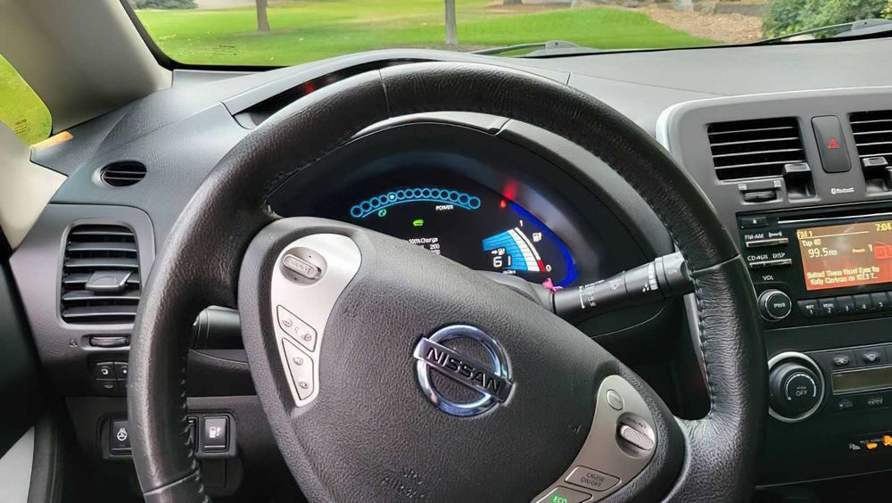 Nissan LEAF S      2015