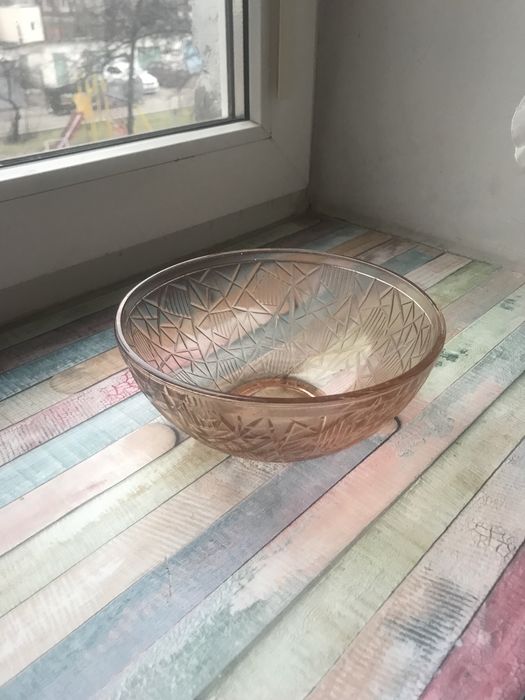 Скляна салатниця