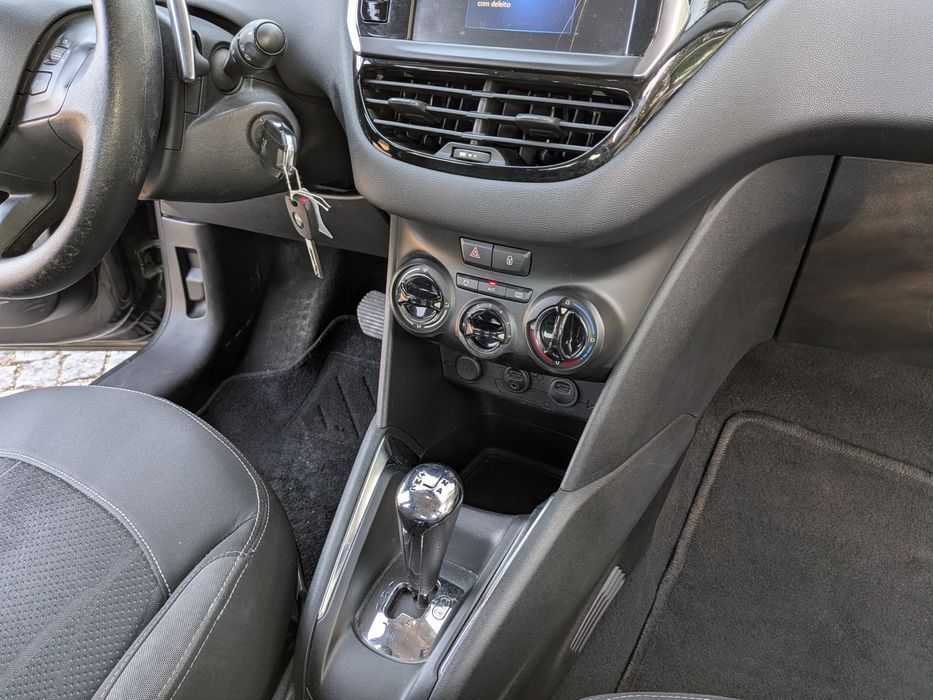 Peugeot 208 Caixa automática
