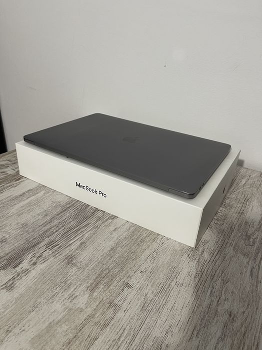 MacBook Pro Retina 15” 2017 — i7 3.1 GHz | 16 GB | 2 TB | Radeon Pro 560 4GB