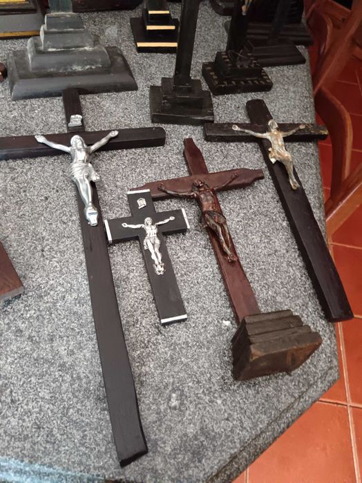 Crucifixos antigos restaurados