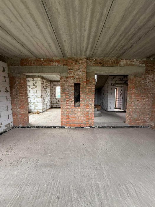 Продаж будинку 180 м² + гараж | 10 соток | біля озера | комунікації