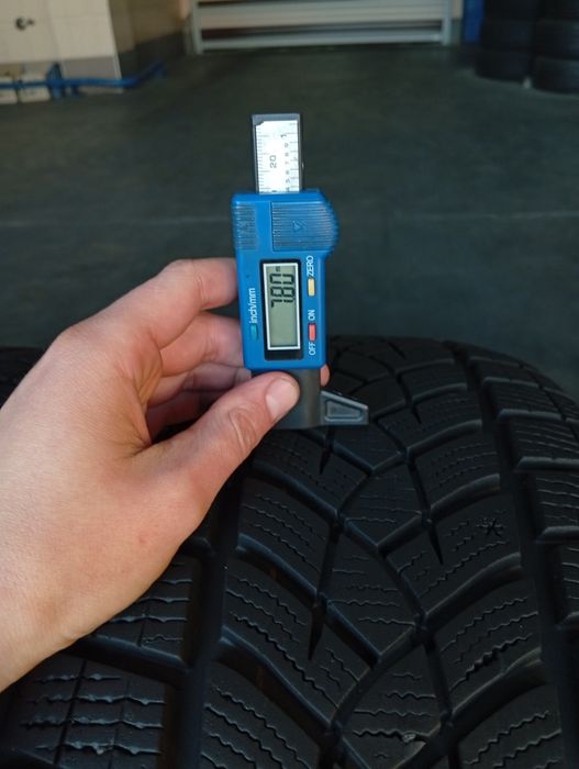 R18 225 60 Goodyear Ultragrip performance  шини зимові