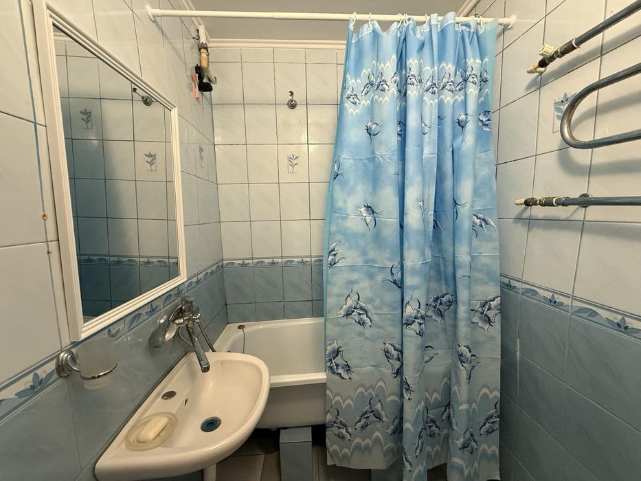 Здається двокімнатна квартира в ДОСах.