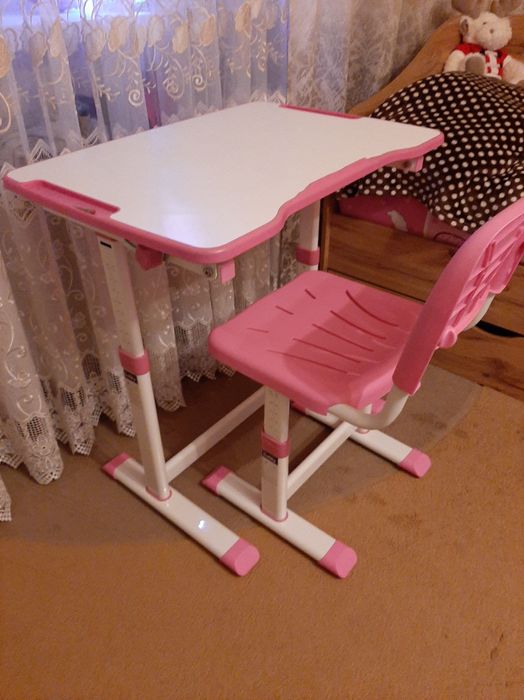 Шкільна    парта