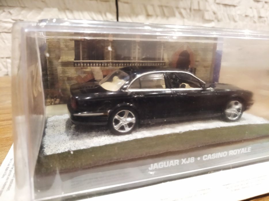 1:43 Jaguar XJ8 James Bond 007 "Casyno Royale" model