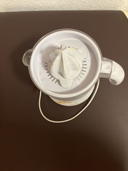 Sprzedam wyciskacz do cytrusów firmy MPM.