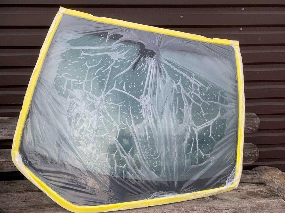 Скло лобове Model Y 2022