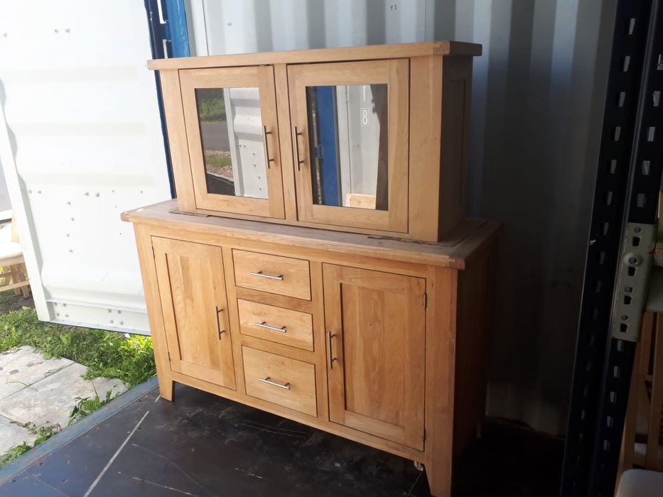 Komoda i witryna dębowa  w dobrym stanie.