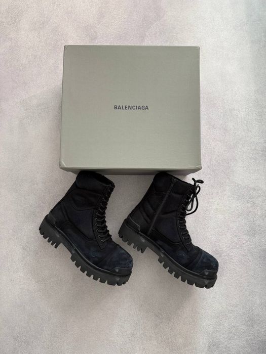 В Наявності Balenciaga Strike Boots 43
