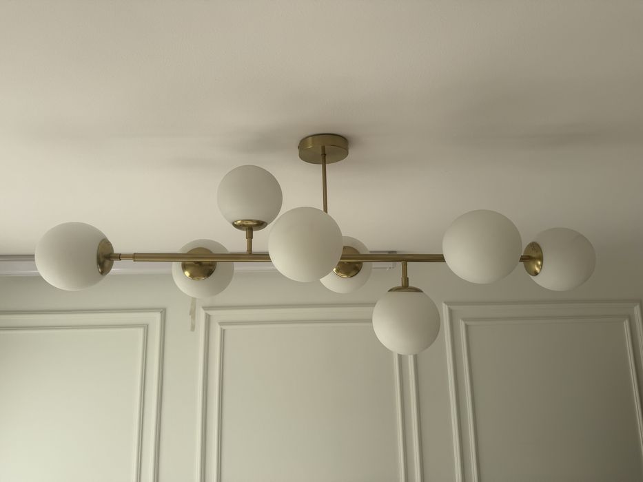 Lampa wisząca złota z mlecznymi kulami