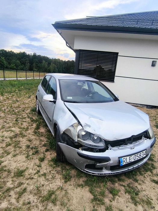 Volkswagen Golf V 1.4 2004r. Uszkodzony po kolizji