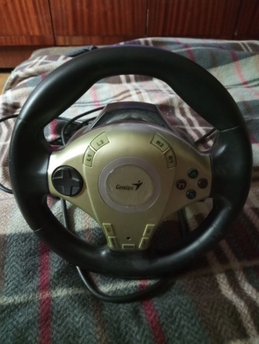 Игровой руль совершенно новый