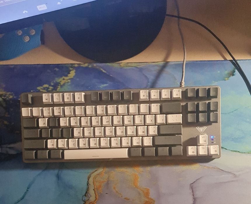 продам клавиатуру игровую