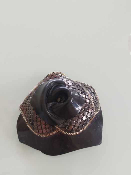 Lindo broche Versace . Estado muito bom.