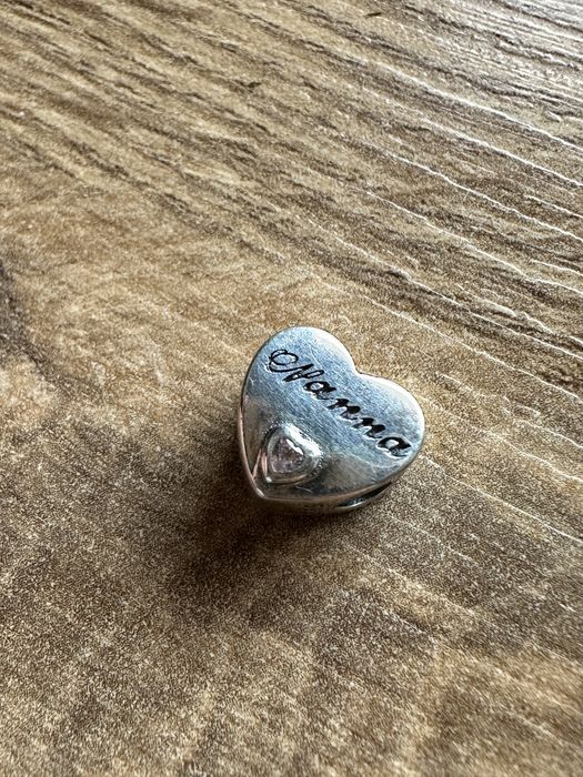 Pandora charms serce