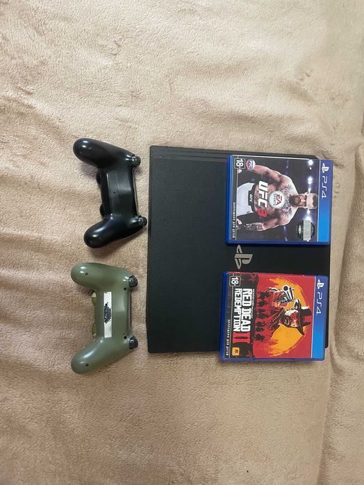 PS4 2100A  プレイステーション　 ソニーPS4 グレイシャー・ホワイト 500GBで臨場感を。
