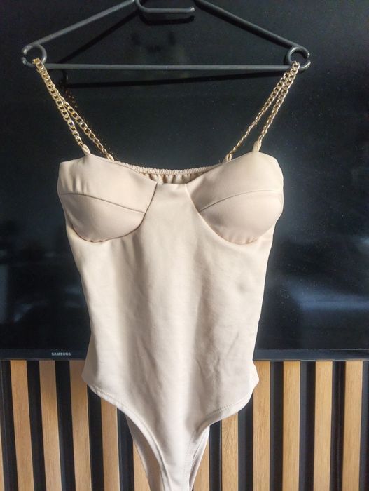 Body eleganckie z łańcuszkiem
