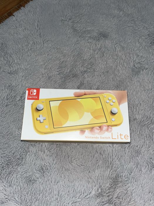 Nintendo Switch Lite + 3 Jogos