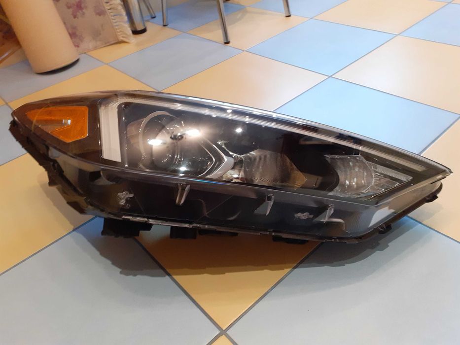 Lampa przód Hyundai Tucson