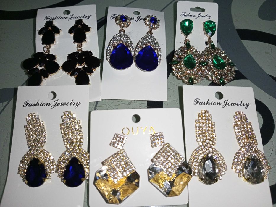 Продам ,різні , довгі сережки.