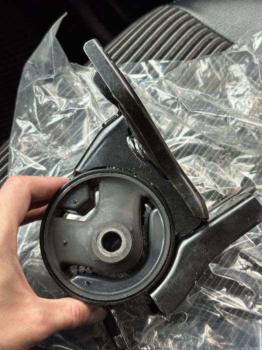 Продам опору двигателя