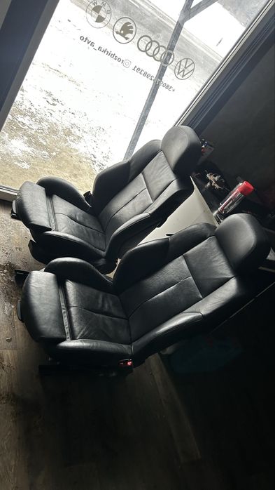 Сидіння шкіряні складні на купе!