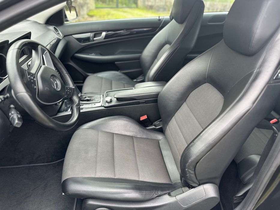 Mercedes c220 coupé - Financiamento até 120 meses