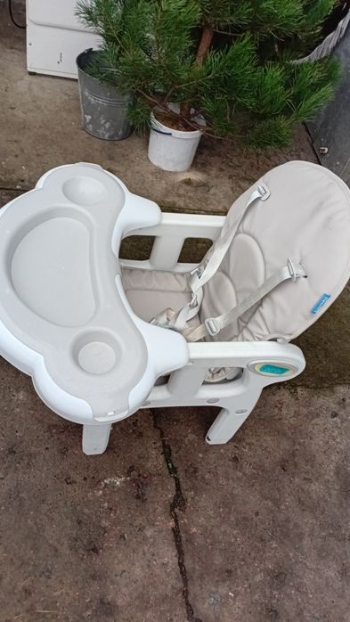 Стілець для годування