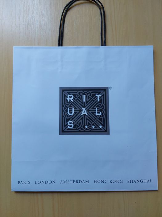 Пакети брендові подарункові