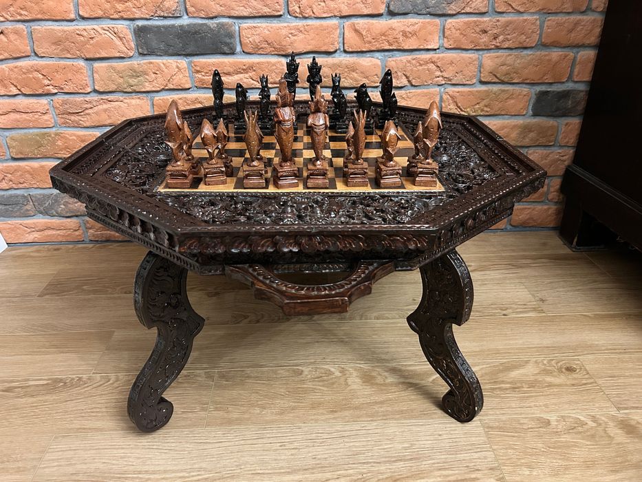 Wielki, ręcznie rzeźbiony zestaw szachów - przepiękne arcydzieło