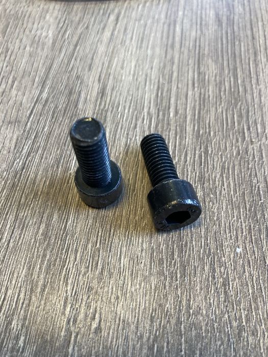 Śruba śruby z łbem walcowym na imbus M8x dl gw 20mm A 8.8 M C