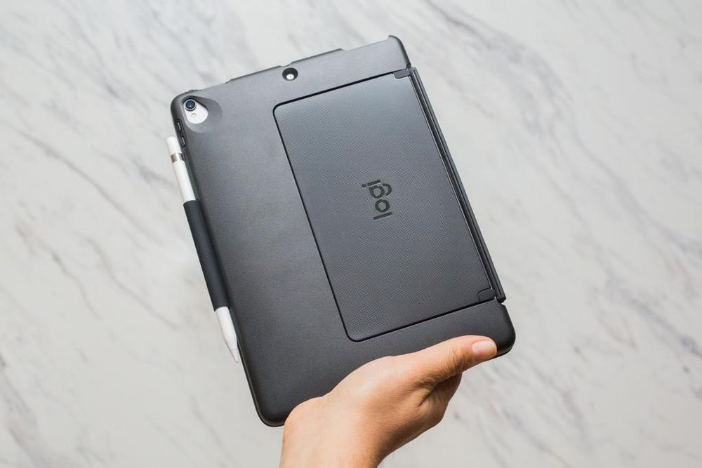 Logitech Slim Folio