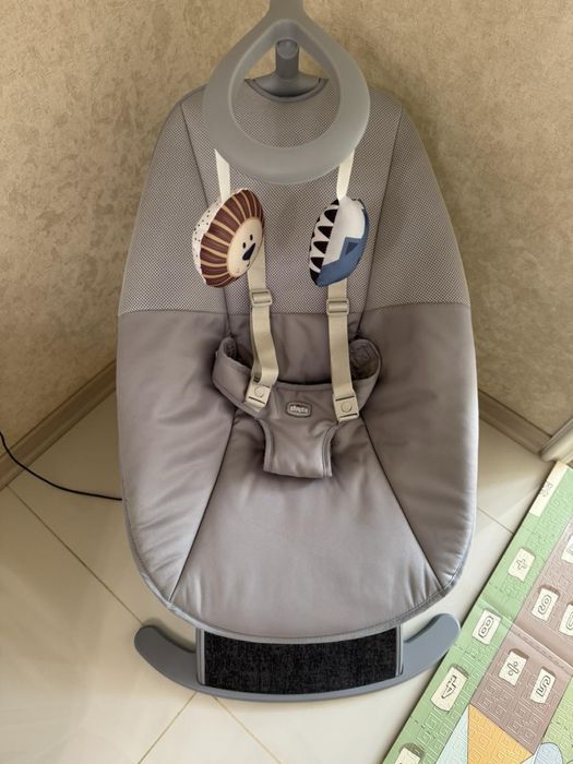 Центр заколисуючий Chicco Comfy Wave