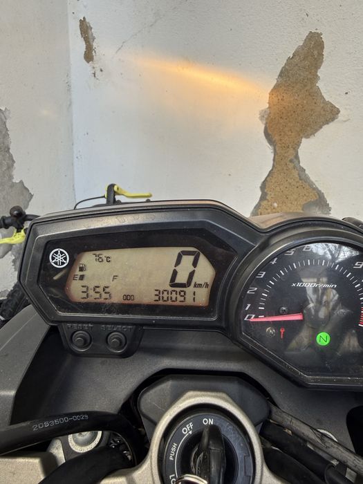 Yamaha Xj6 preta