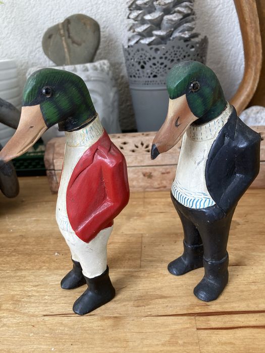 Figuras decorativas em madeira