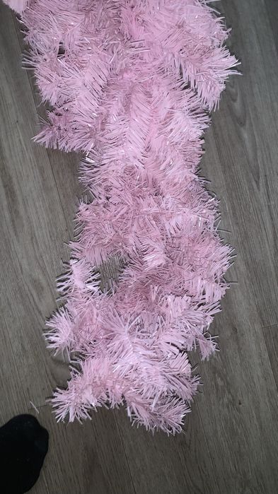 Хвойна гірлянда рожевого кольору