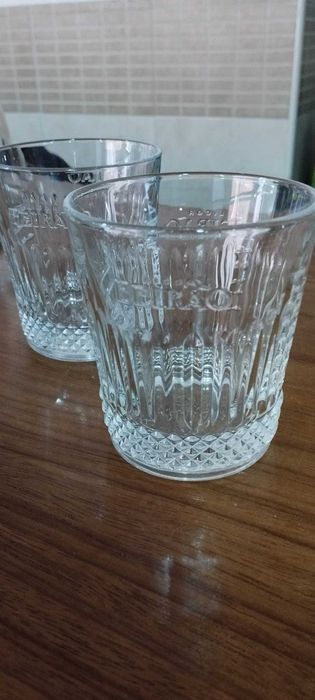 Copos,  canecas e chávenas novas e como novas