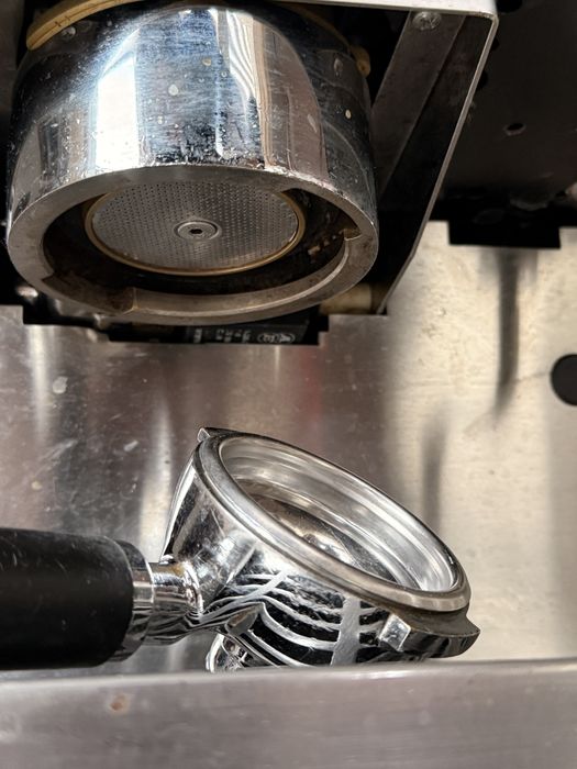 Ekspres do kawy Ascaso Uno 3 i młynek I-1 steel kolbowy uszkodzony