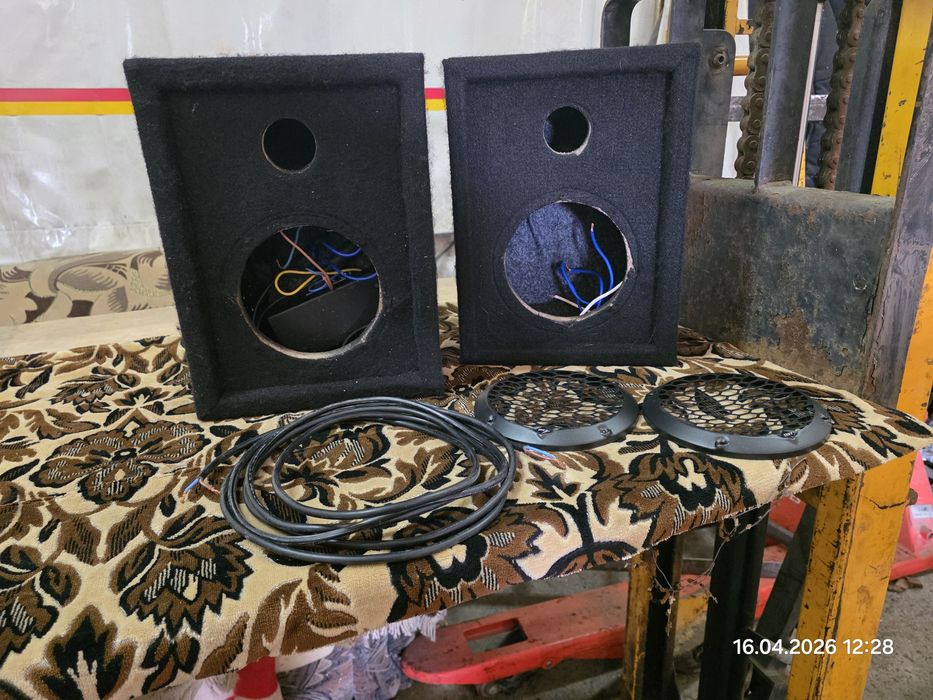 Продам корпуса колонок с усилителем и блоком питания