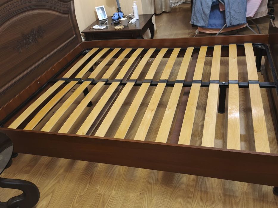 Двоспальне ліжко