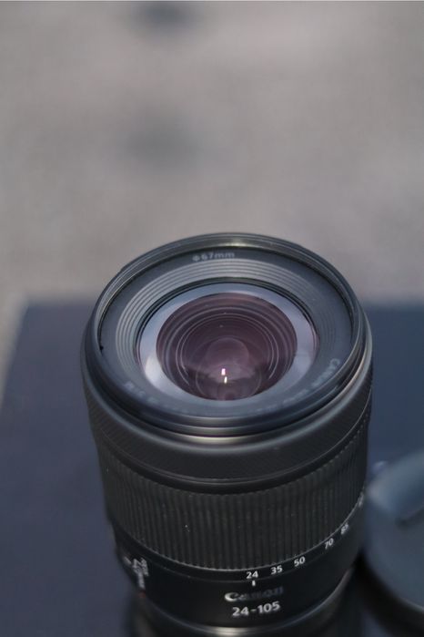 Canon RF 24-105mm f/4-7.1 IS STM + Lens Hood