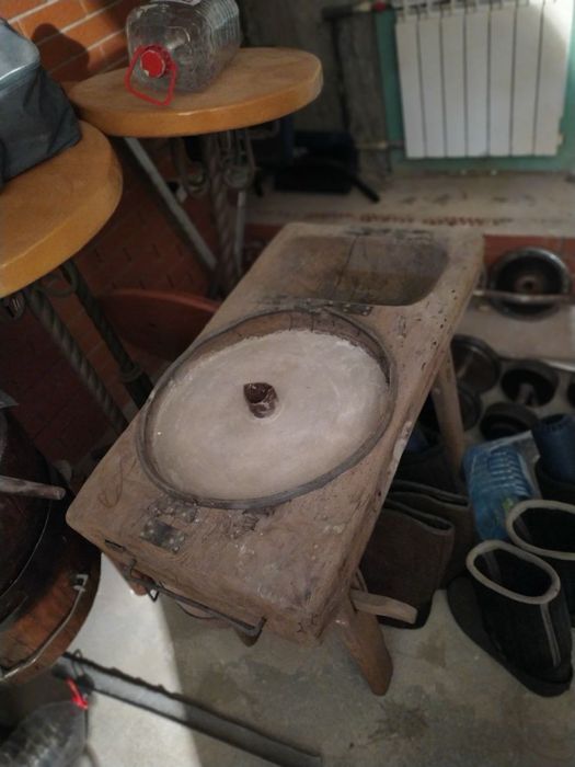 В продаже жорна старинные